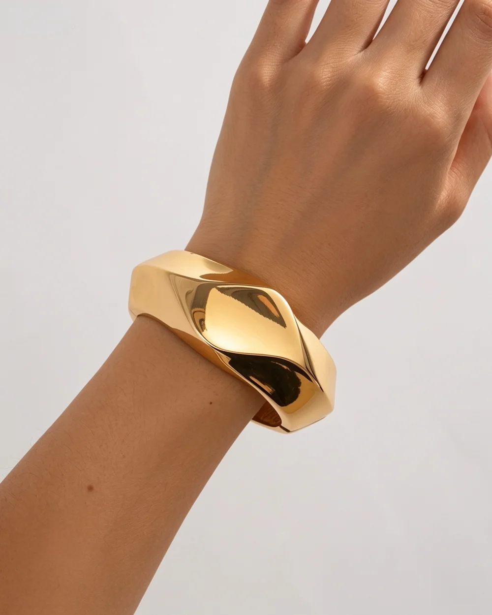 Asymmetrical Cut Edge Spring Bracelet